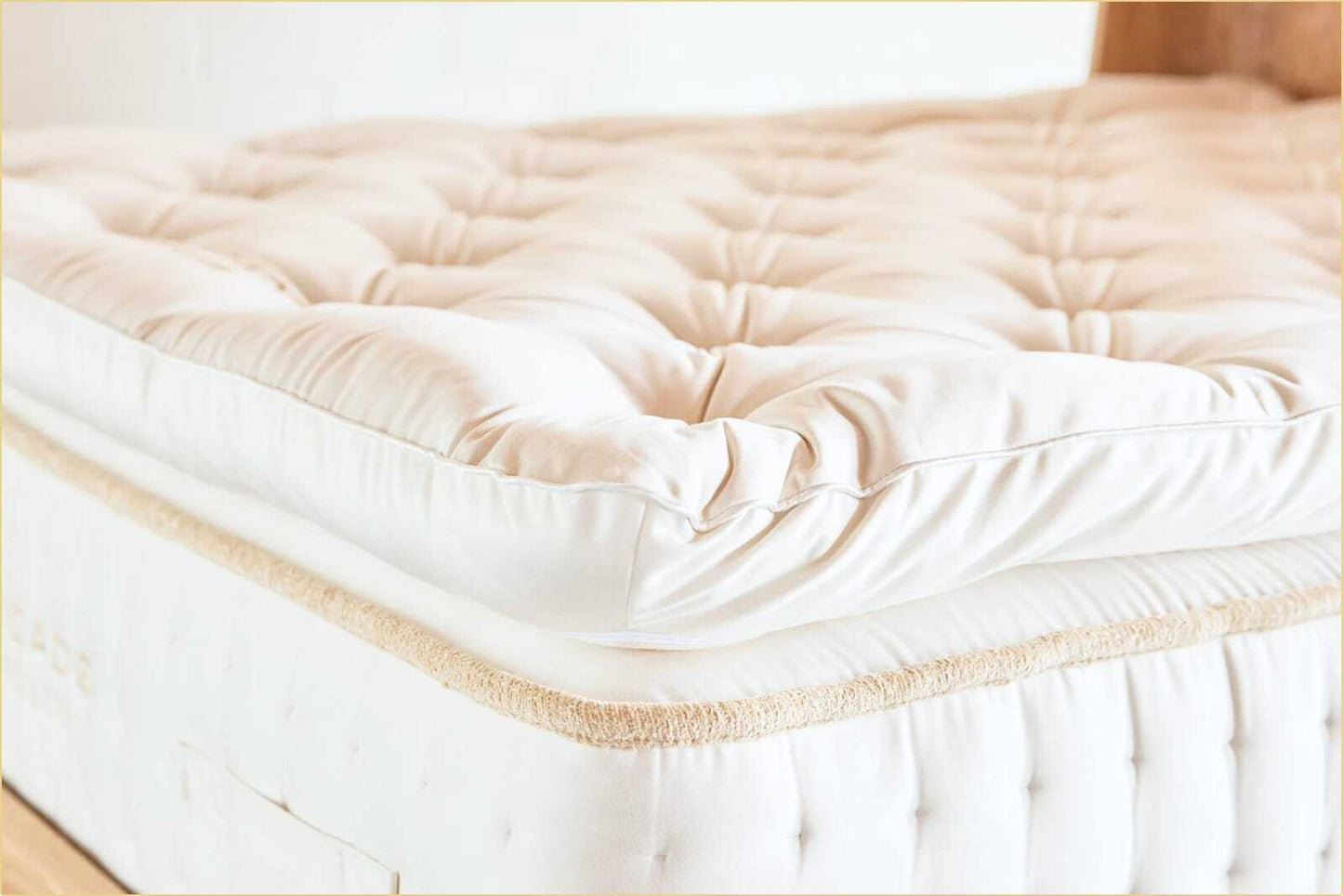 Grand Luxe Standalone Topper