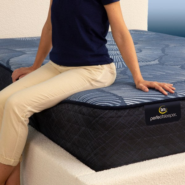 Dazzling Night Hybrid Medium Serta Mattress